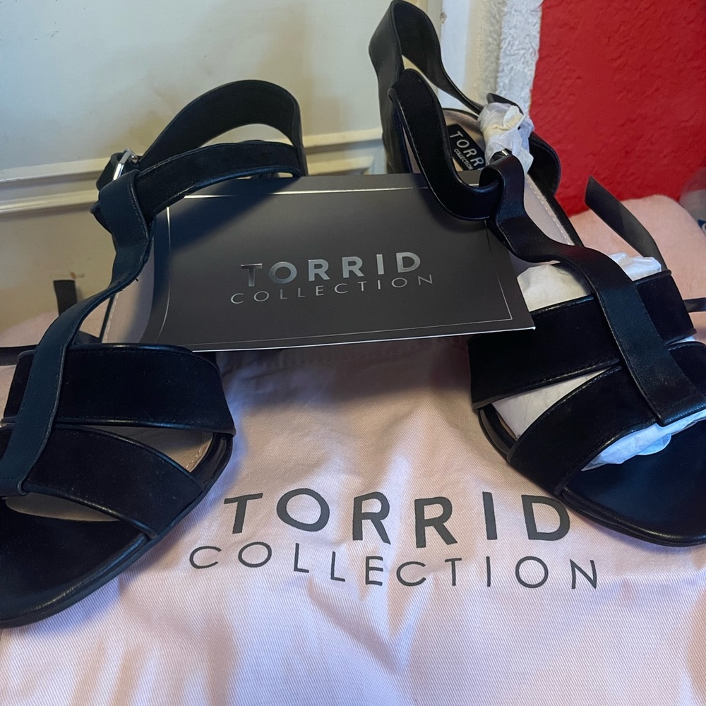 Women's Size 10W Limited Edition Torrid Black Strap High Heel Shoe 2"